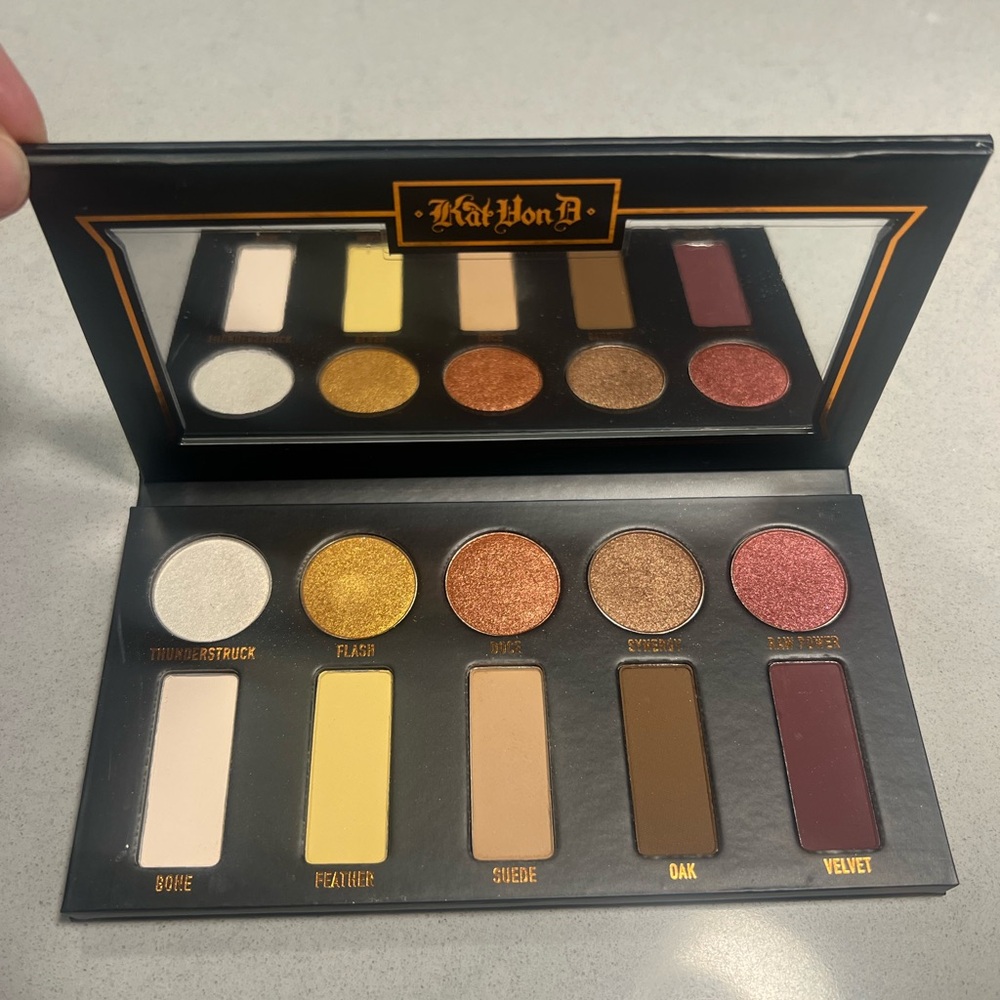 Kat Von D Eyeshadow MetalMatte Eyeshadow Pallet